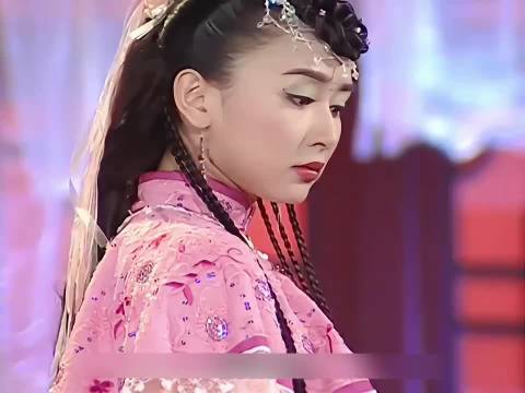 以前看的时候就不喜欢这部剧妆造，现在看依然不喜欢