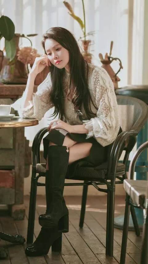 作品少，只记得一部剧浣花洗剑录，印象是宣传中的才女