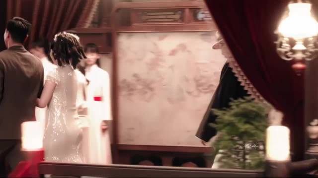 陈瑶出道12年，与胡歌江疏影早期合照同框