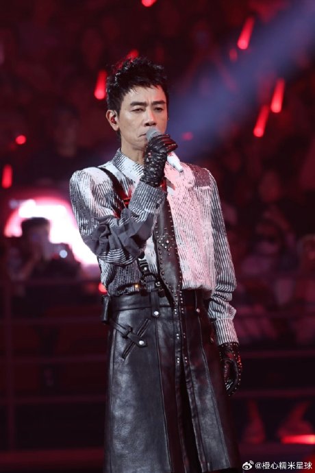 陈小春两个儿子每年近百万教育开销是真的吗? 陈小春两个儿子每年近百万教育开销是真的吗?