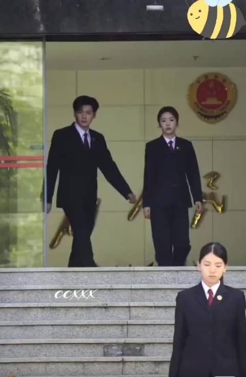 爱豆转型成功搭戏蔡文静，仪态随意对比明显