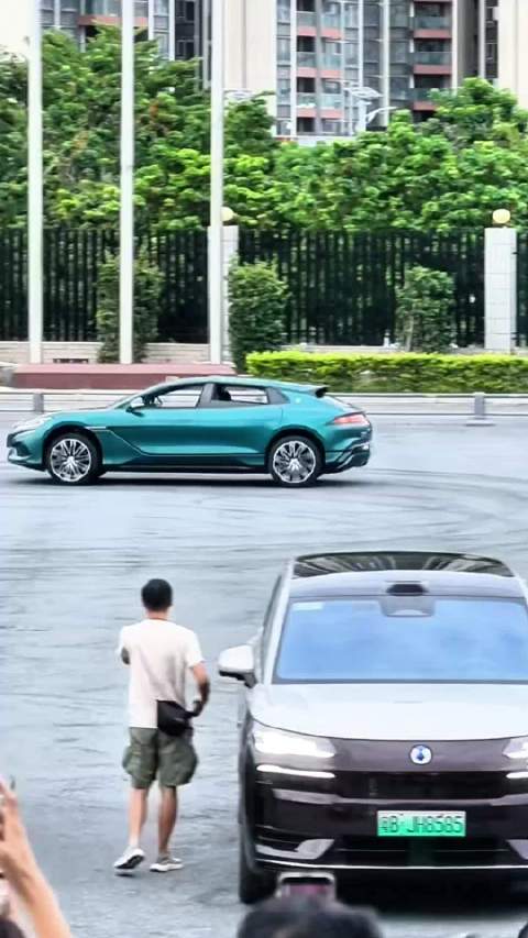 腾势Z9GT，真无人漂移，看车窗