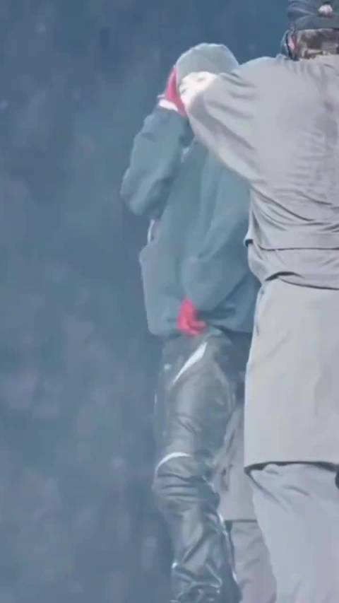 律师谈王嘉尔粉丝指蔡徐坤抄袭红手套