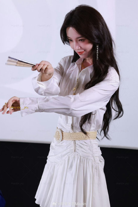 陈伟霆拍女生录音的现场到底发生了什么？