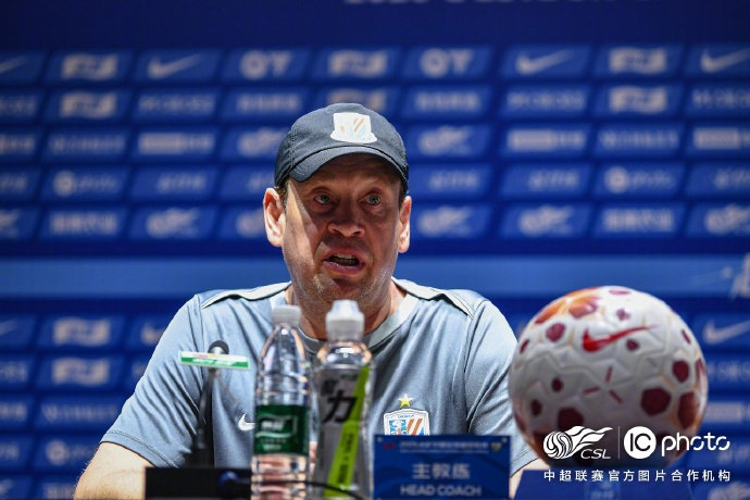 申花防守教练离职的具体原因是什么？