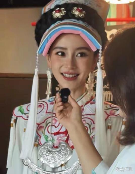 Angelababy羌族服饰造型为何引发全网热议？