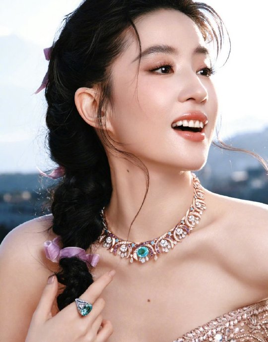 刘亦菲为何被称为不炫技的实力派演员? 刘亦菲为何被称为不炫技的实力派演员?