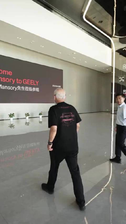 迈莎锐创始人参观极氪工厂，据称下定200台极氪9x