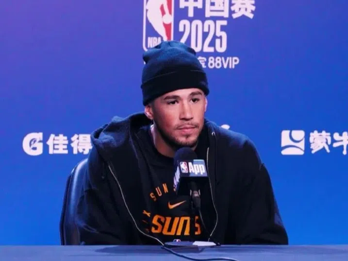 布克评NBA历史最强阵容，乔丹无缘入围，网友：能82胜0负