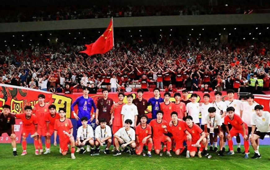 随着U17国少1-0取胜，积分榜最新形势出炉，中国队第一提前出线！