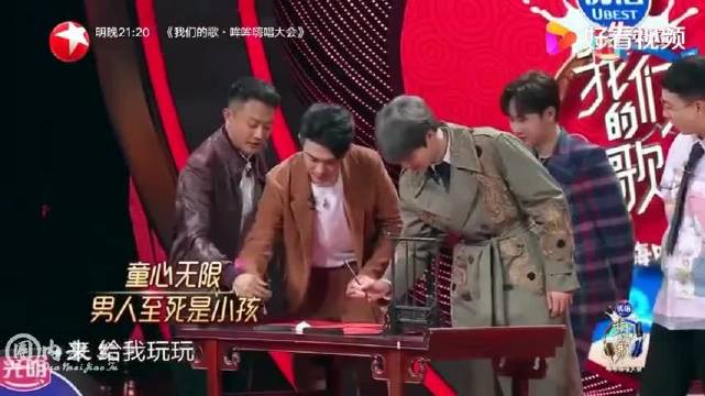 陈立农用毛笔写五字农：但是没有笔诶哈哈哈哈懵懵的好可爱