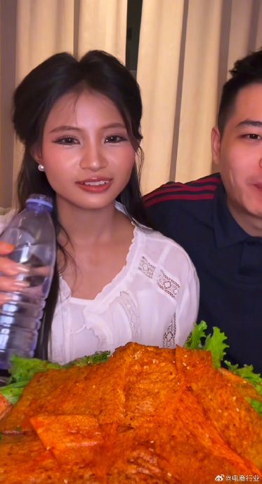 小英澄清后网友为何还劝她别恋爱脑? 小英澄清后网友为何还劝她别恋爱脑?