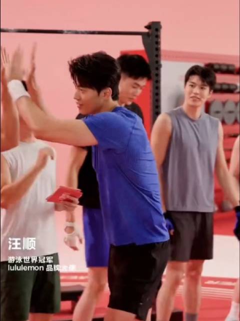 和队友们来自夏日乐直播间的挑战——冠军来啦