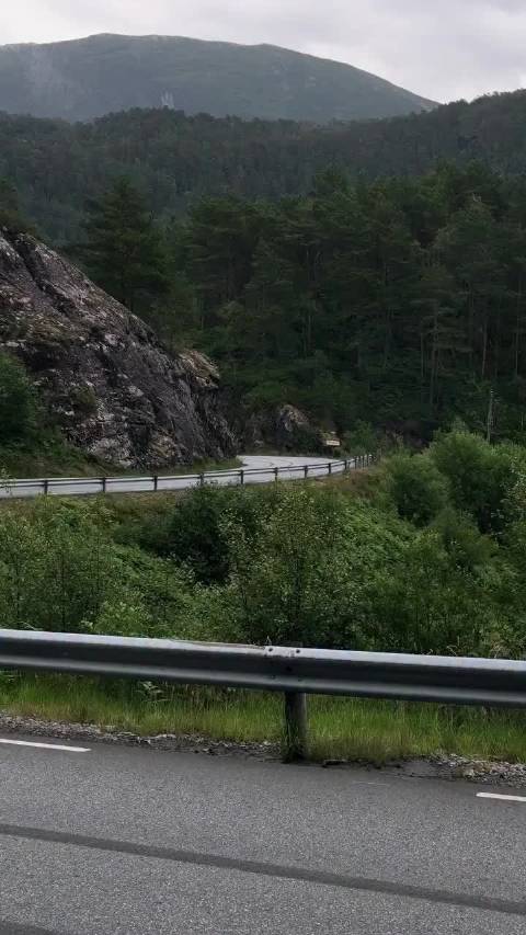 宝马F80 M3山路漂移横滑，这丝滑程度，比我初恋的脸蛋还滑