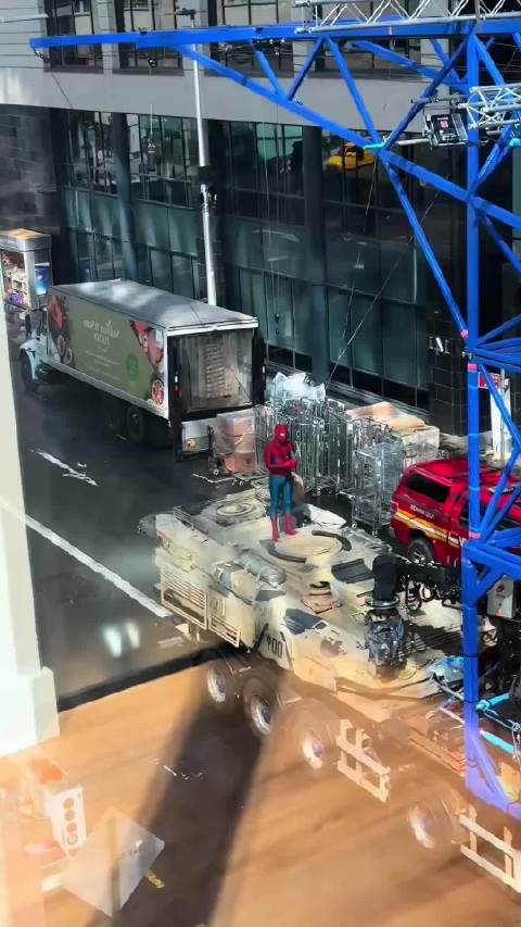 蜘蛛侠这个竟然是实景拍摄不是绿幕，替身演员是中国人，中国人是真的能飞