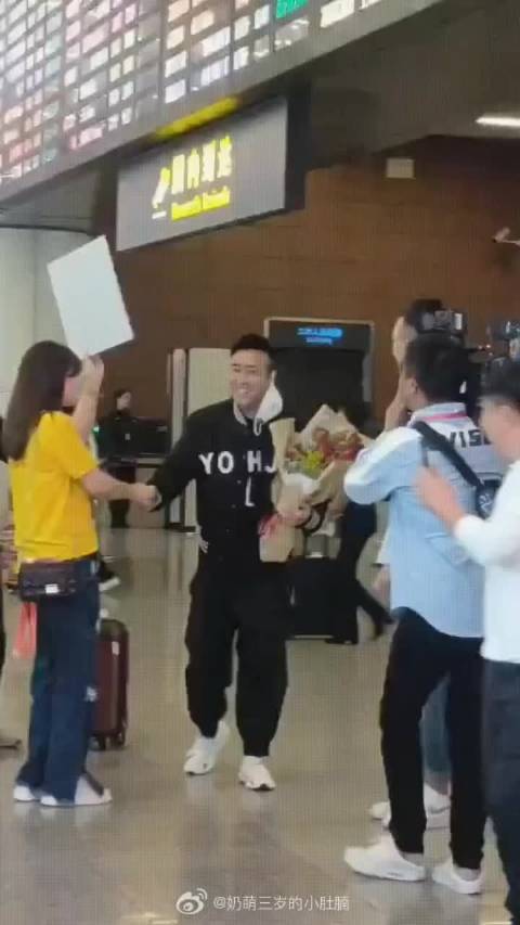 快餐式恋爱就没必要和我炫耀了，长的有我叔叔帅吗，腿有我叔叔长吗