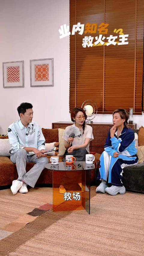 孙悦挺八个月孕肚，救场超级访问