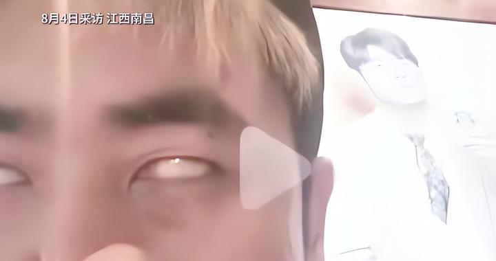 南昌一星巴克员工对周杰伦海报做翻白眼、捏鼻子等冒犯动作，涉事员工被停职