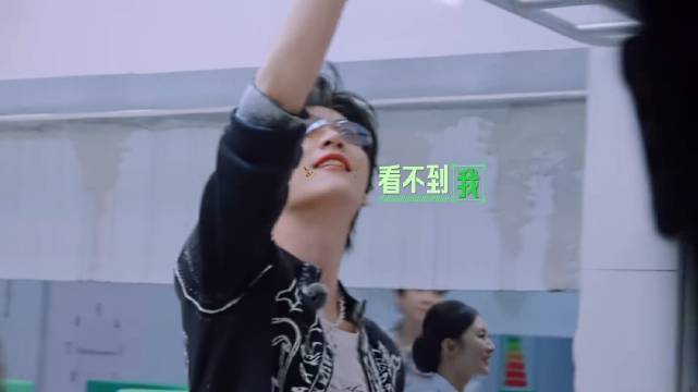 有位爱吃火鸡面的帅哥就这样被抓包 .