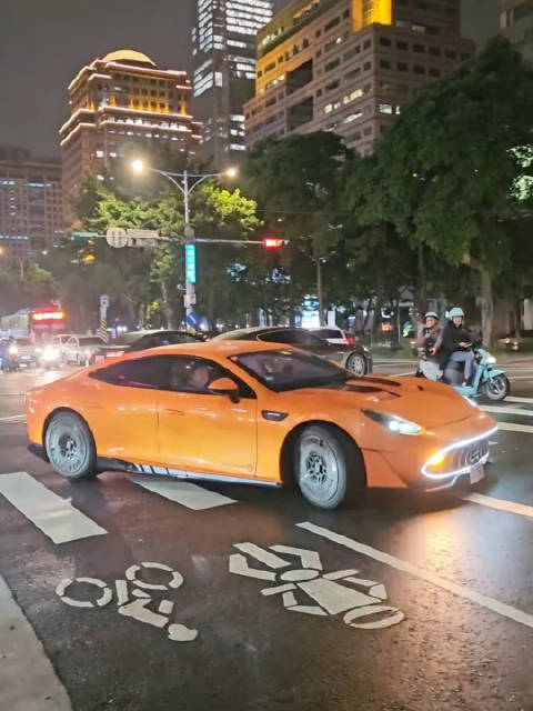 起猛了，居然遇到AMG GT XX 概念车上路了