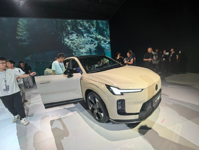 沃尔沃xc70最新款2026款99周年感恩版有哪些颜色？