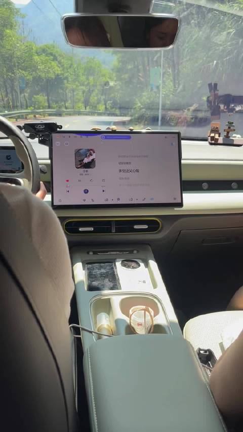 大家一起合唱真的特别有感觉 ，这不就是学生时代……奔赴年少向往的生活