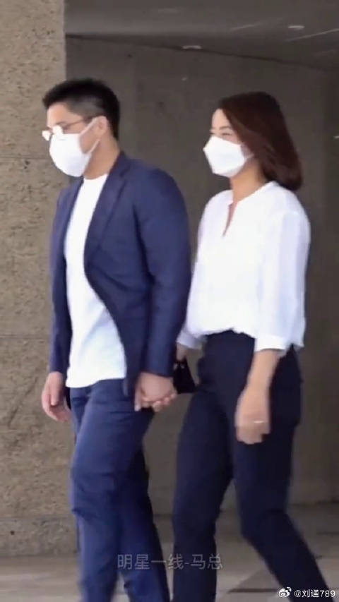 郭晶晶牵手霍启刚全力支持老公事业，被称下嫁豪门为国争光