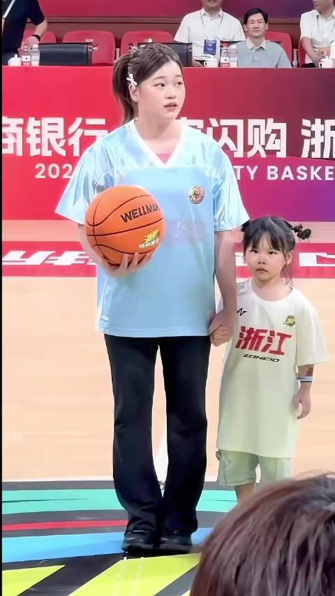 全红婵 现身浙BA 开球嘉宾 又美又飒 排面拉满