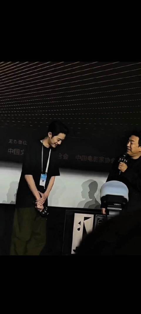 黄渤惊叹：导演竟然是位帅哥，当下最耀眼的导演非他莫属！