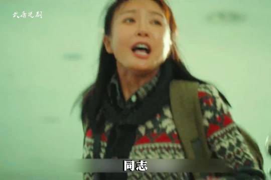 姐姐带弟弟逃离魔爪，车站错过检票遇假工作人员