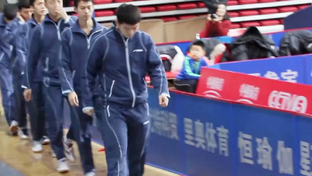 一看就是在受宠的八一队，雄赳赳，气昂昂~ 乒乓球 樊振东