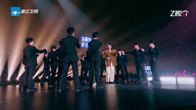 杨宗纬岳云鹏合唱闽南语欢喜就好，天赐的声音舞台感染力十足