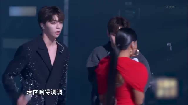 陈立农不愧是甜妹！和吉克隽逸甜蜜对视，姐姐秒怂！