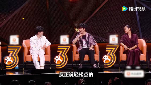周深遇大张伟梗，直呼你没事吧表情呆滞