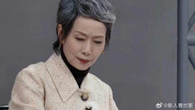 李菲儿台上即兴演戏 叶童都没眼看，下秒直接喊停！