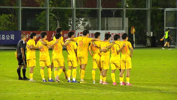 中国U17在本届赛事中四连胜击败了哪些球队？