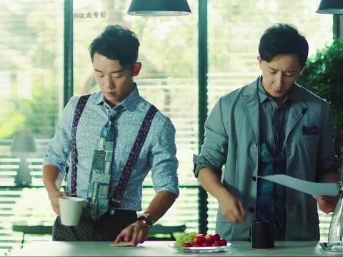 兄弟约会双胞胎姐妹，一个嫌开放一个塞后备箱