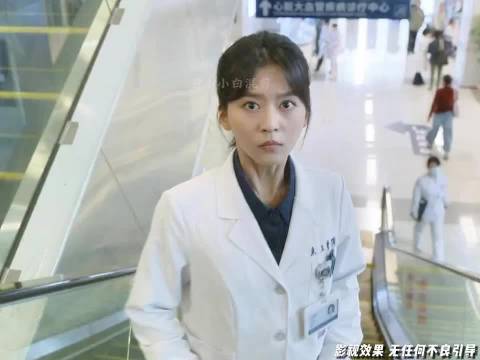 没穿白大褂可以躲，穿了白大褂在医院里必须扶