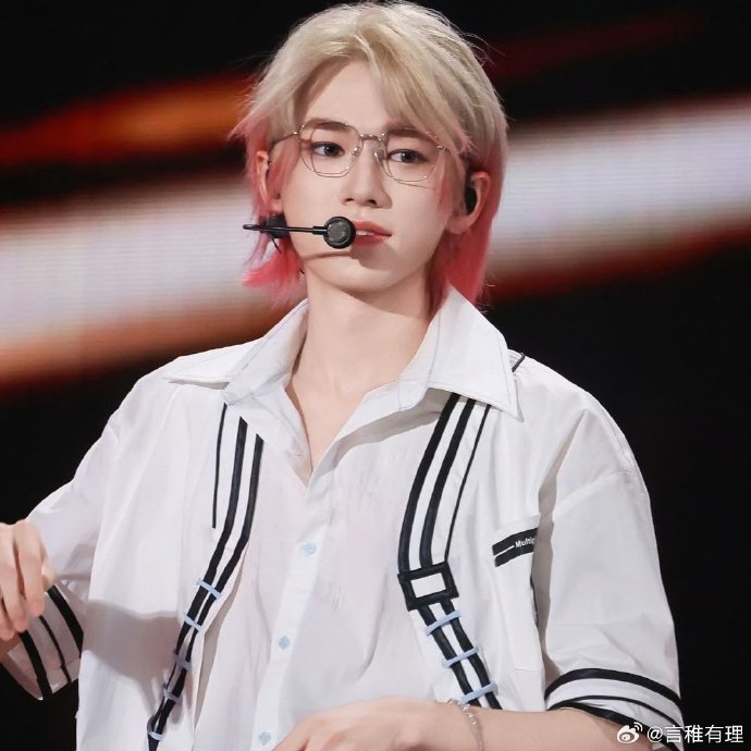 宋亚轩在演唱会上唱了什么网络热梗？
