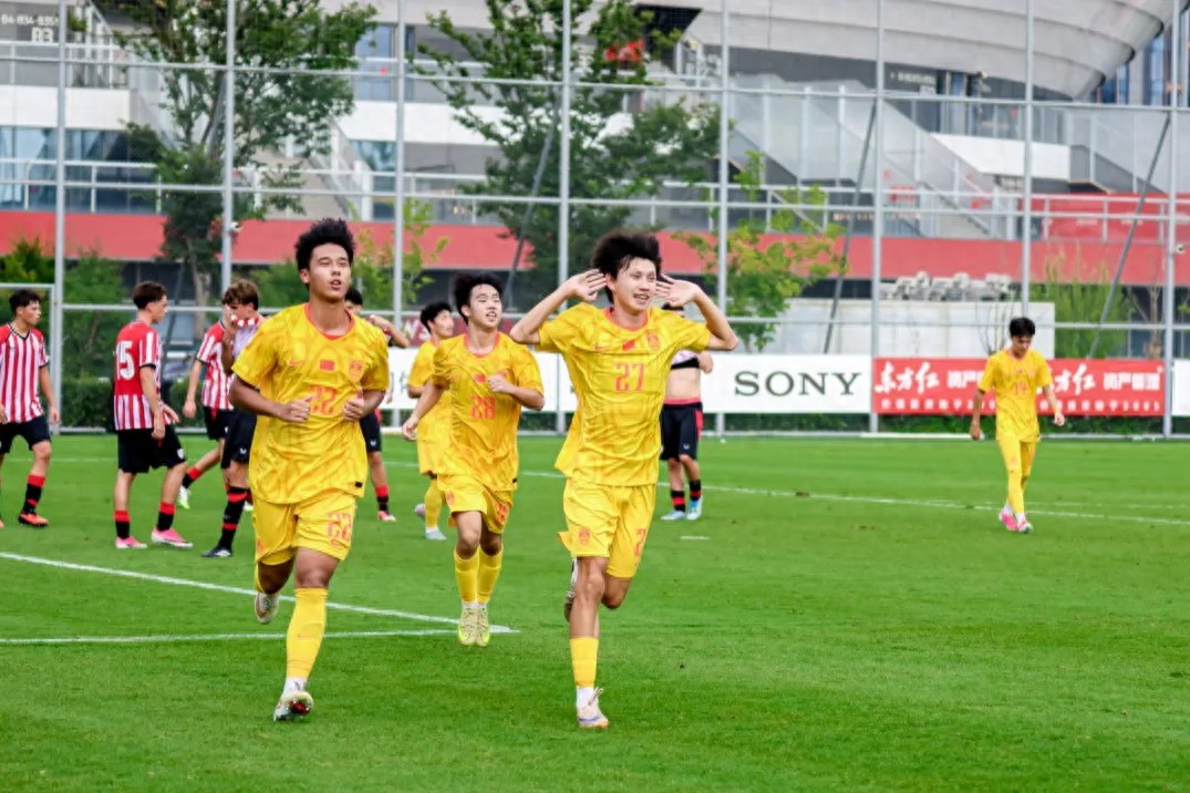2:1！一分钟两球，国足U17逆转，三连胜晋级，冠军杯半决赛出炉