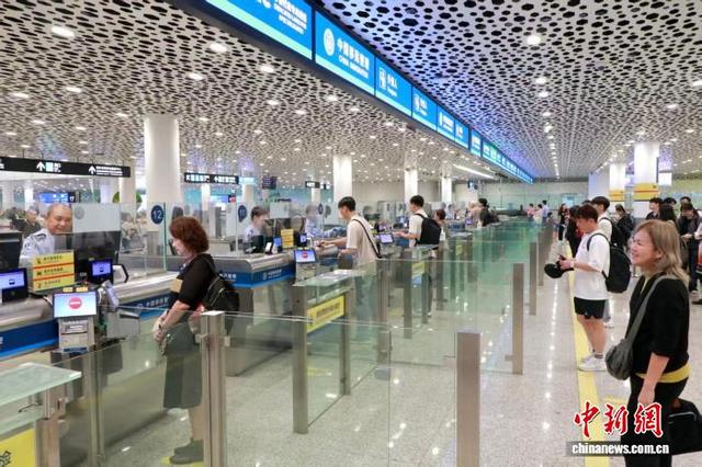 �����ڻ����ڰ��뾳���⼮�ÿ͡����� ��