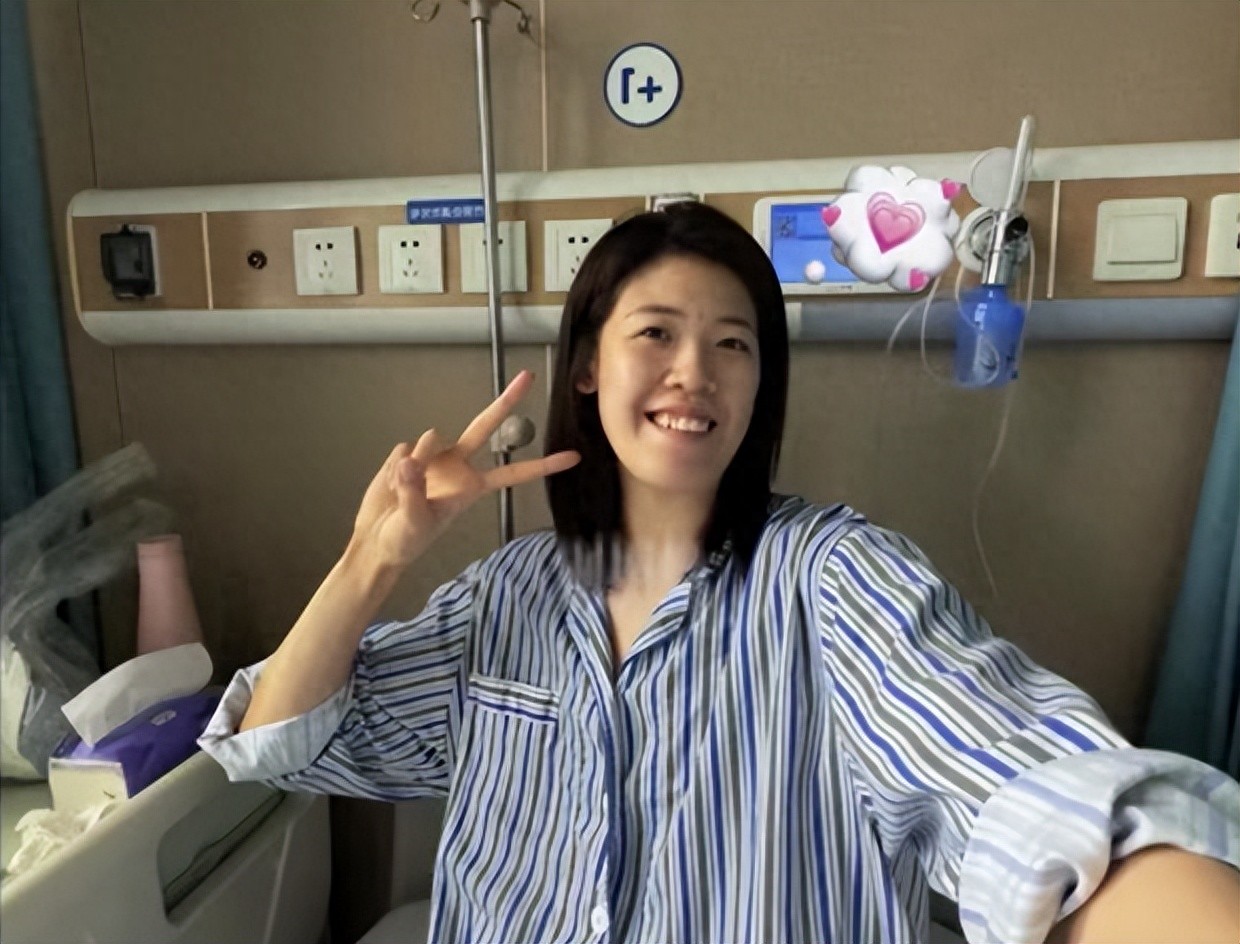 中国女排主力接受心脏手术，4位队友现身探望，情况不太乐观