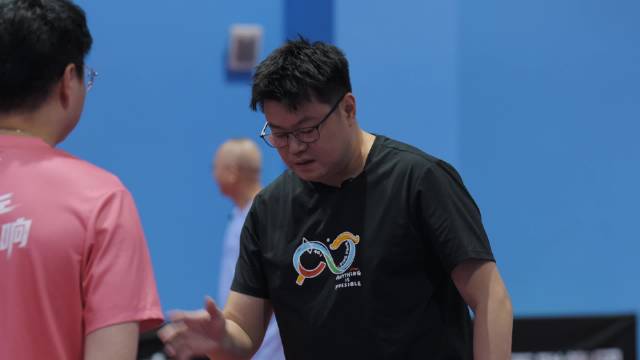 侯英超乒乓教学趣味比喻，法拉利不懂性能照样撞