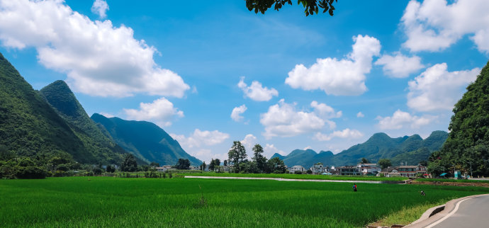 田震为什么选择去贵州万峰林旅行？