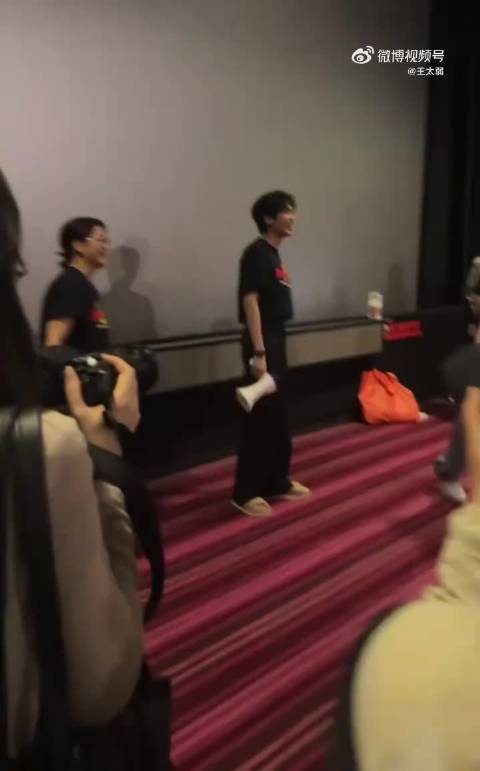 张若昀白客空降影院直播，张若昀清唱阳光开朗大男孩解锁唱跳