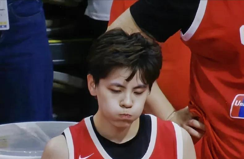 CCTV5播中尼女篮热身赛G2，刘禹彤迷失，张子宇已成宫鲁鸣王牌