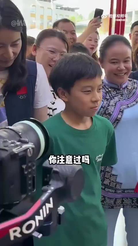 霍家嫡长孙为何从不露笑？看到他的少年老成，才懂 郭晶晶的育儿观