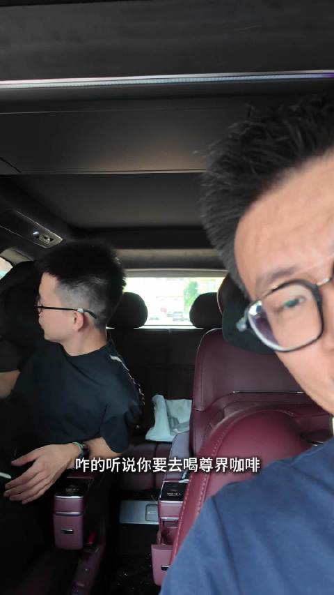 尊界V800静态质感领先S800，豪华冲击力强