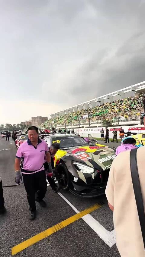 哈哈哈哈哈哈视频完整版原来是这样的，摩托姐姐多少人馋你们啊