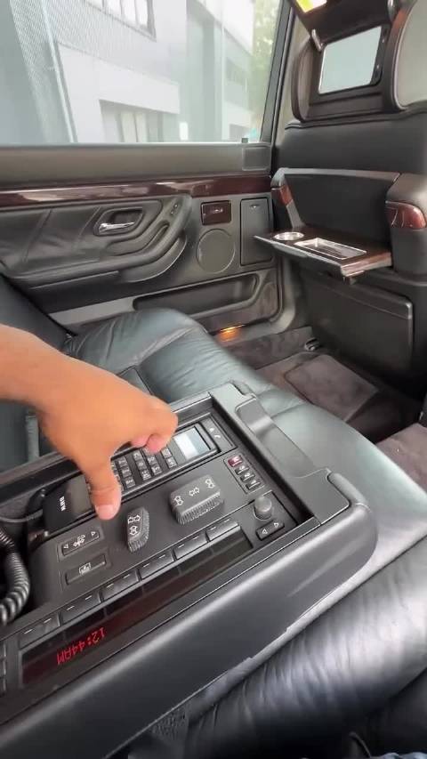 90年代的顶豪，充满了机械质感，猜猜是哪代BMW？